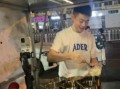 青岛甜水面小哥爆料视频,一勺甜水，一抹人间烟火